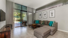 25 Tahari Estate